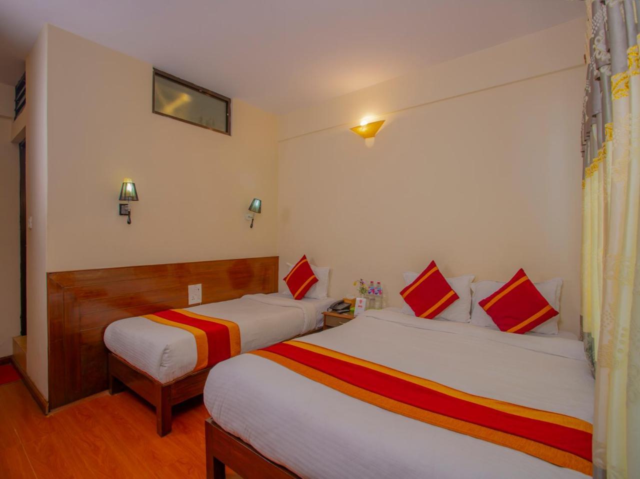 Hotel Garuda Inn Pokhara Eksteriør billede