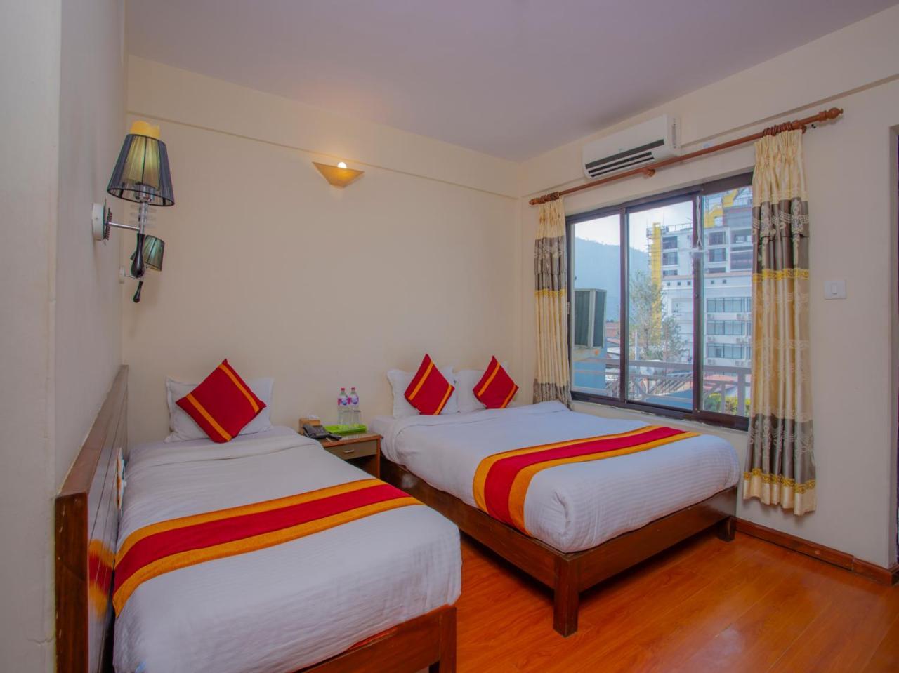 Hotel Garuda Inn Pokhara Eksteriør billede